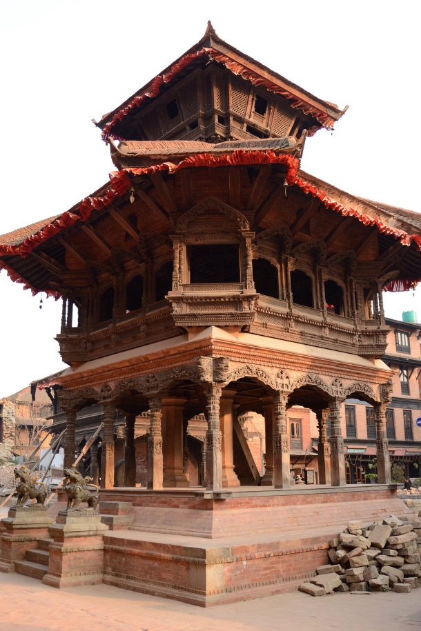 4 Bhaktapur temple and earthquake
